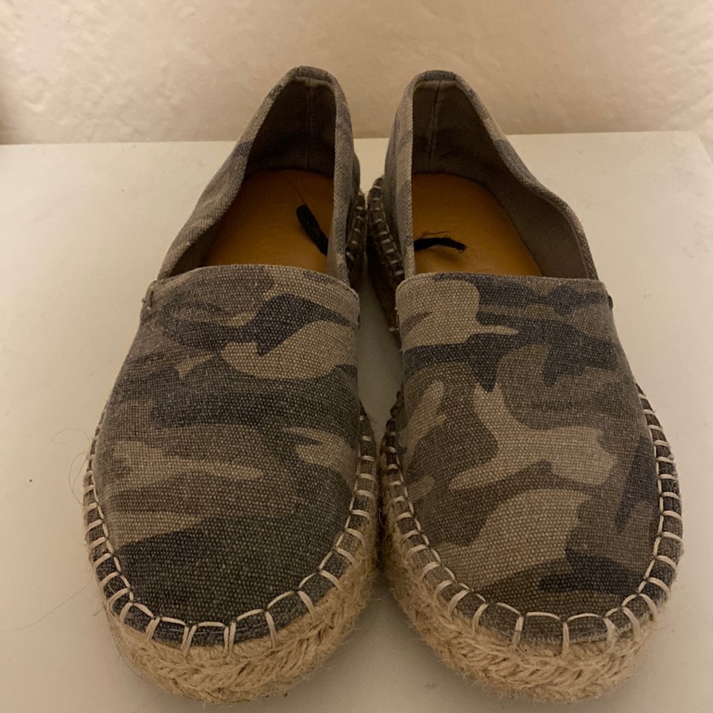 Camo print espadrille slides made by Splendid.  Size 8. Great condition
